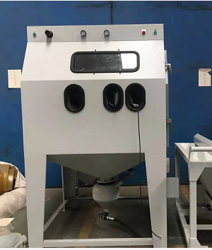 無(wú)錫迪砂非標(biāo)定制三工位推車轉(zhuǎn)盤加壓式噴砂機(jī)！省時(shí)省力!操作簡(jiǎn)單